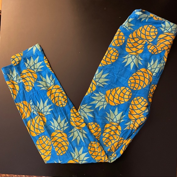 Lularoe leggings. Pineapples š OS
